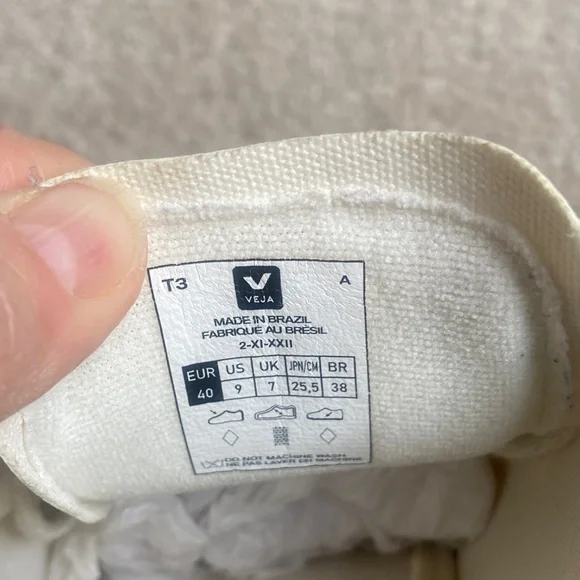 Veja URCA CWL White Silver Sneakers Women’s Size 9, Retail $135 - Picture 8 of 8